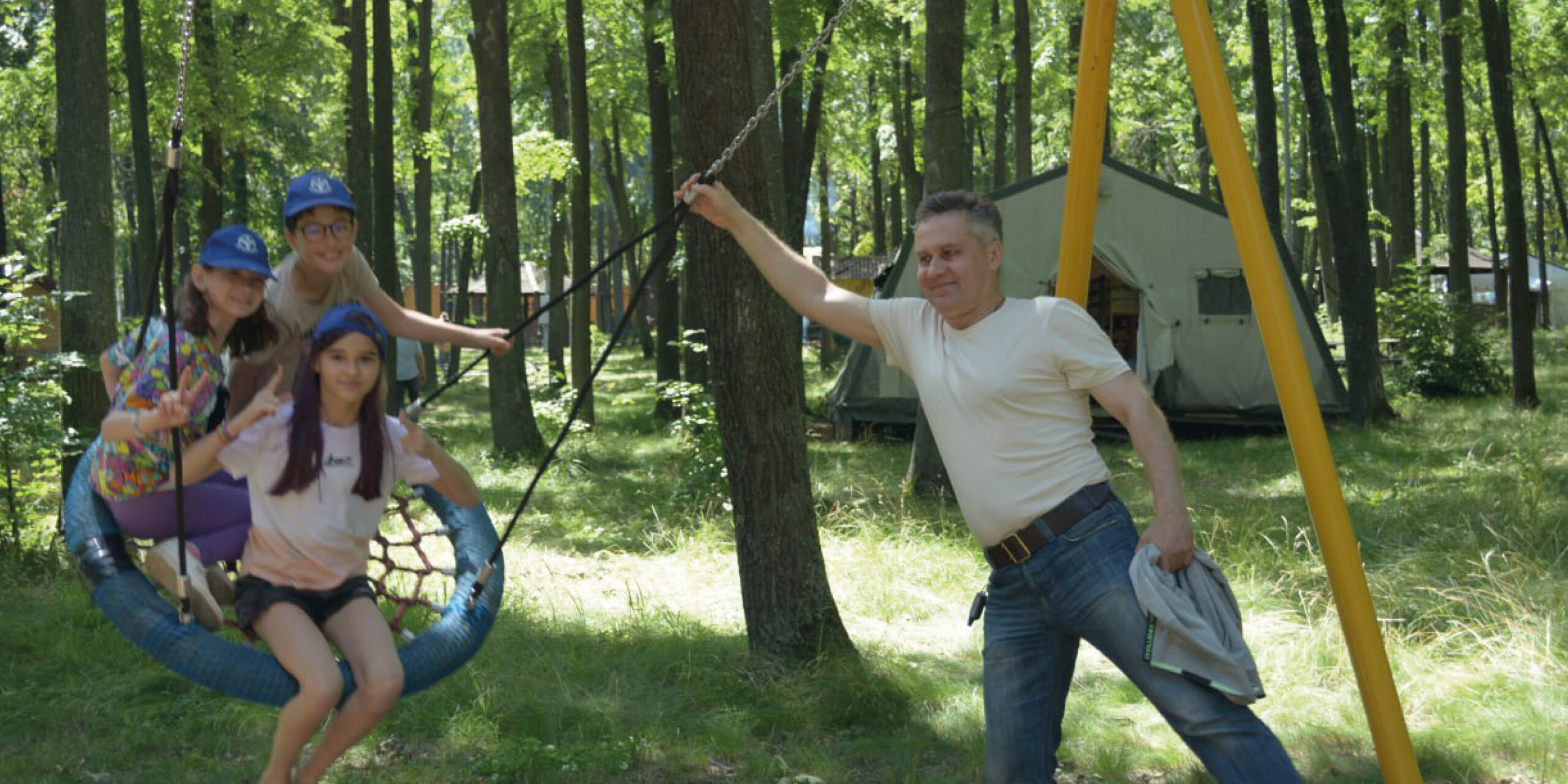 Родительский день и семейный праздник в детском лагере Источник на свежем воздухе.